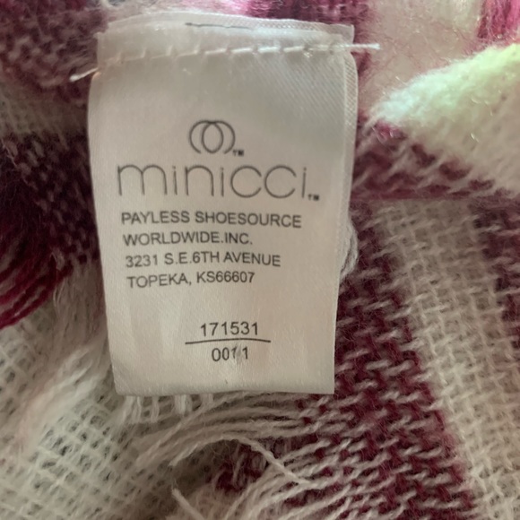 Women’s Shawl - Picture 3 of 3